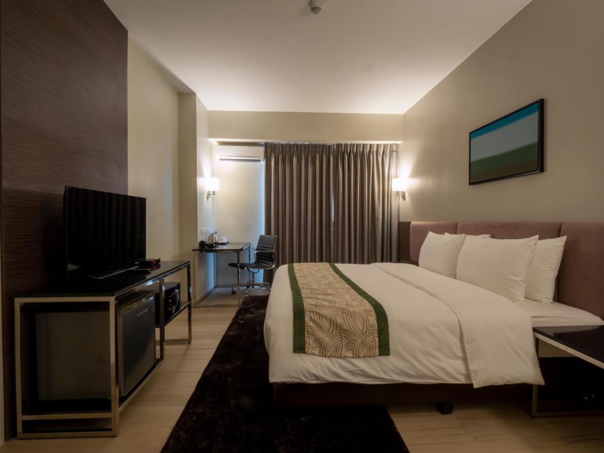 Sequoia Hotel Manila Bay Paranaque City Exterior foto